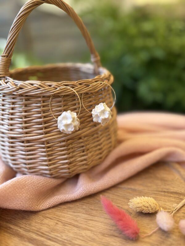 Petites créoles perles fleurs