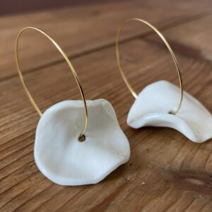 Boucles d'oreilles créoles et rond en mouvement