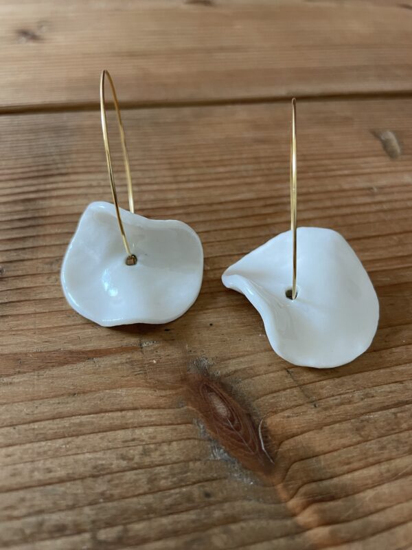 Boucles d'oreilles créoles et rond en mouvement – Image 2