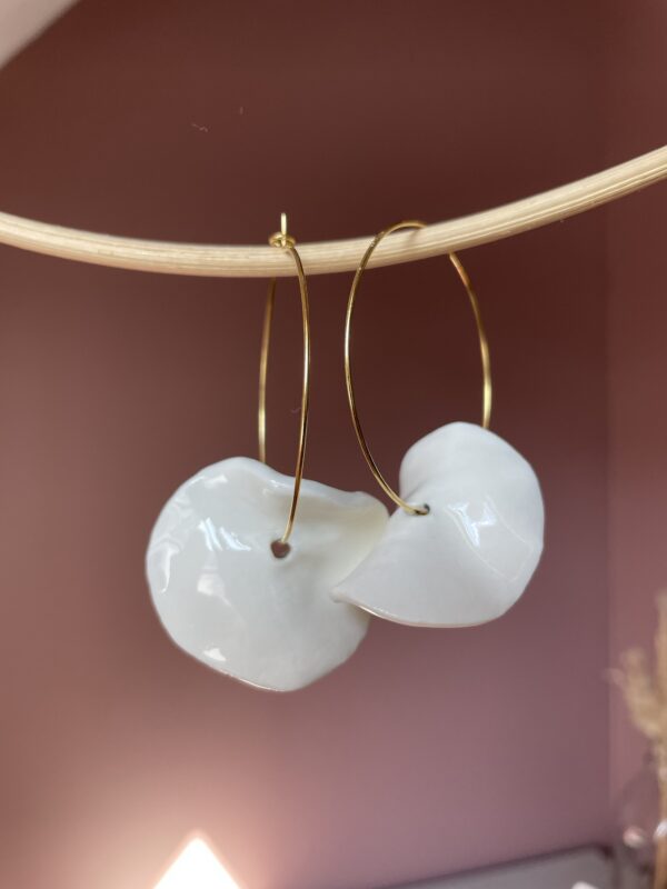 Boucles d'oreilles créoles et rond en mouvement – Image 3