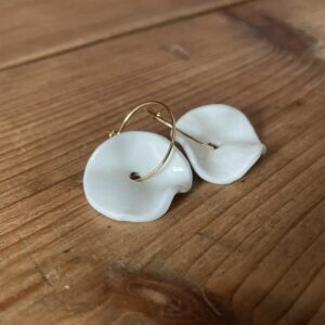 Petites créoles cercles en mouvement