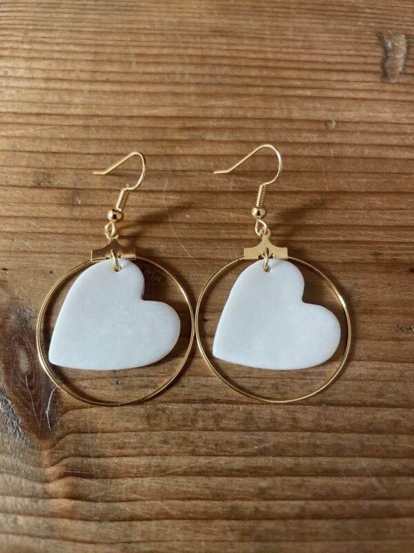 Boucles d'oreilles cœurs encerclés – Image 4