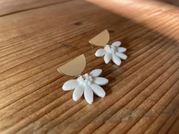 Boucles d'oreilles mini demi-marguerites