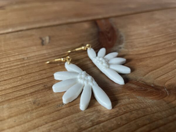 Boucles d'oreilles petites demi-Marguerite