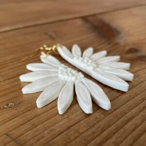 Boucles d'oreilles grandes demi-Marguerite