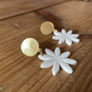 Boucles d'oreilles marguerite et sa pastille doré