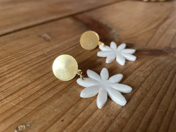 Boucles d'oreilles marguerite et sa pastille doré