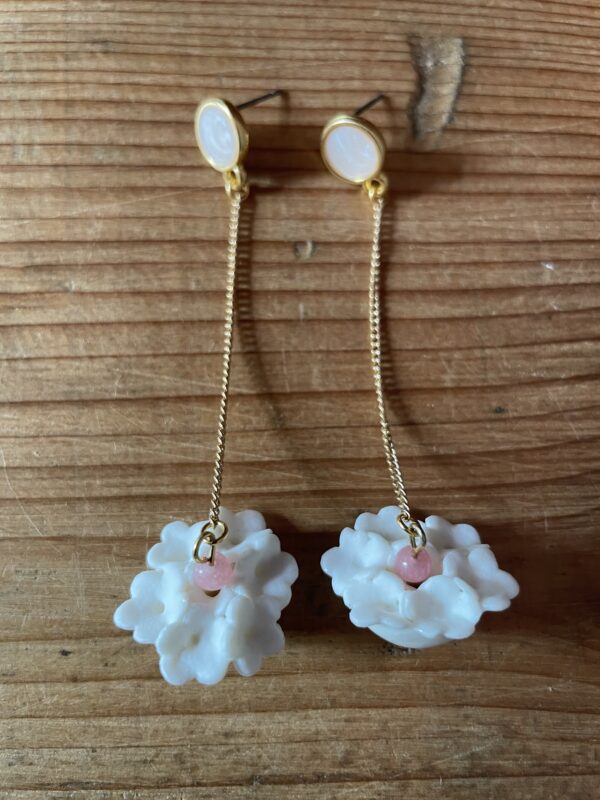 Boucles d'oreilles Mathilde demi-perle – Image 2