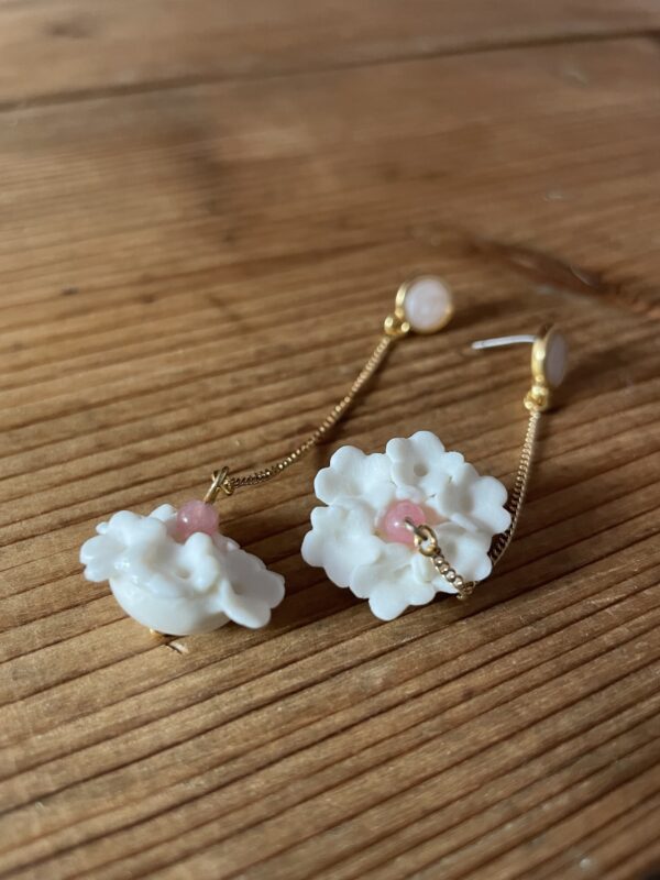 Boucles d'oreilles Mathilde demi-perle – Image 5