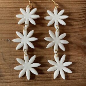 Bijoux-boucles-d-oreilles-fleurs-marguerites-porcelaine-fait-main