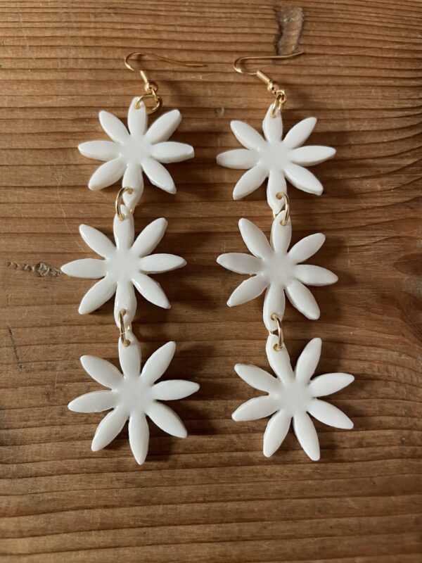 Boucles d’oreilles trio grandes marguerites – Image 2