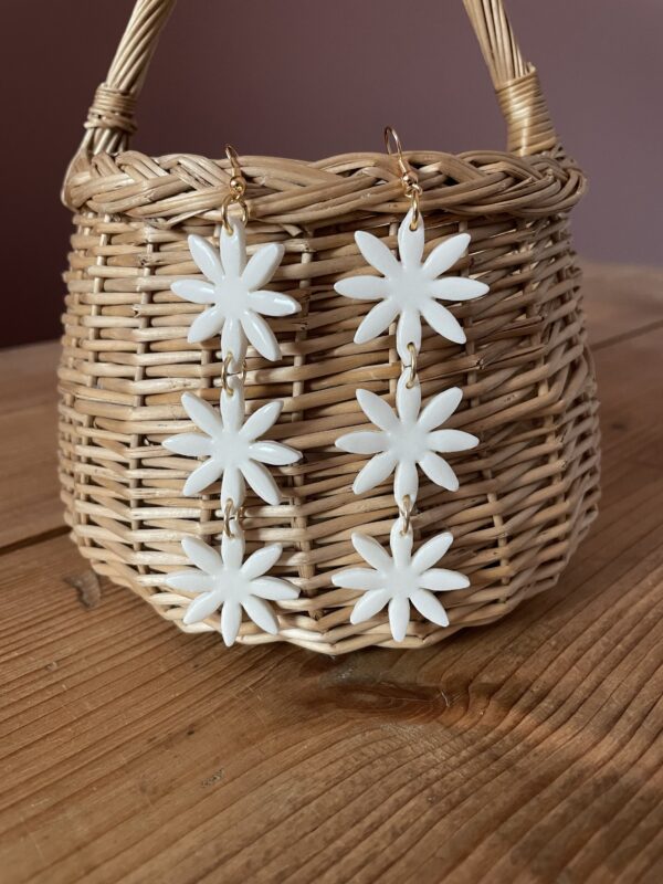 Boucles d’oreilles trio grandes marguerites – Image 3