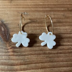 Bijoux-créoles-trèfle-porcelaine-fait-main