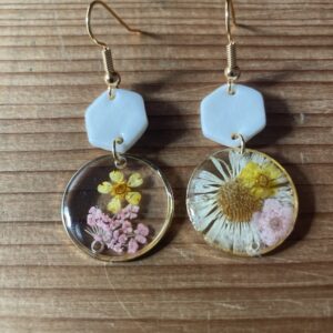 Bijoux-boucles-d-oreilles-porcelaine-et-fleur-séchée-fait-main