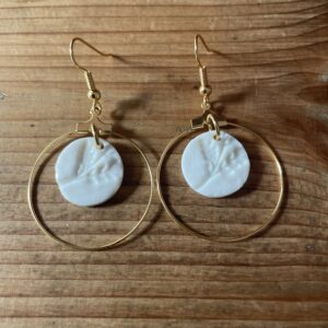 Bijoux-boucles-d-oreilles-fleur-porcelaine-fait-main