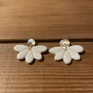 Bijoux-boucles-d-oreilles-fleur-porcelaine-fait-main