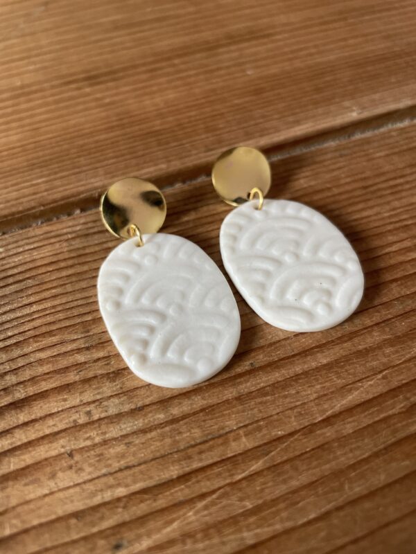 Boucles d’oreilles ovales texturés – Image 2