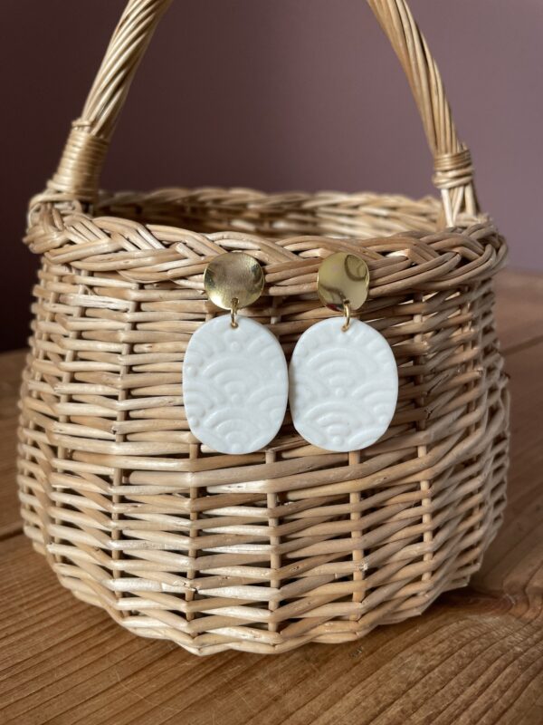 Boucles d’oreilles ovales texturés – Image 3