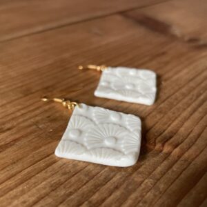 Boucles d’oreilles carrés texturés