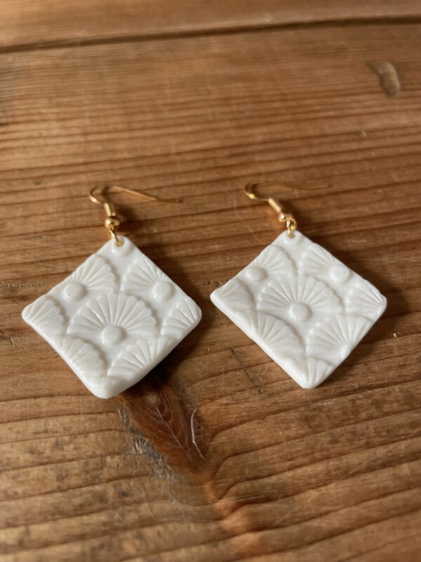 Boucles d’oreilles carrés texturés – Image 2