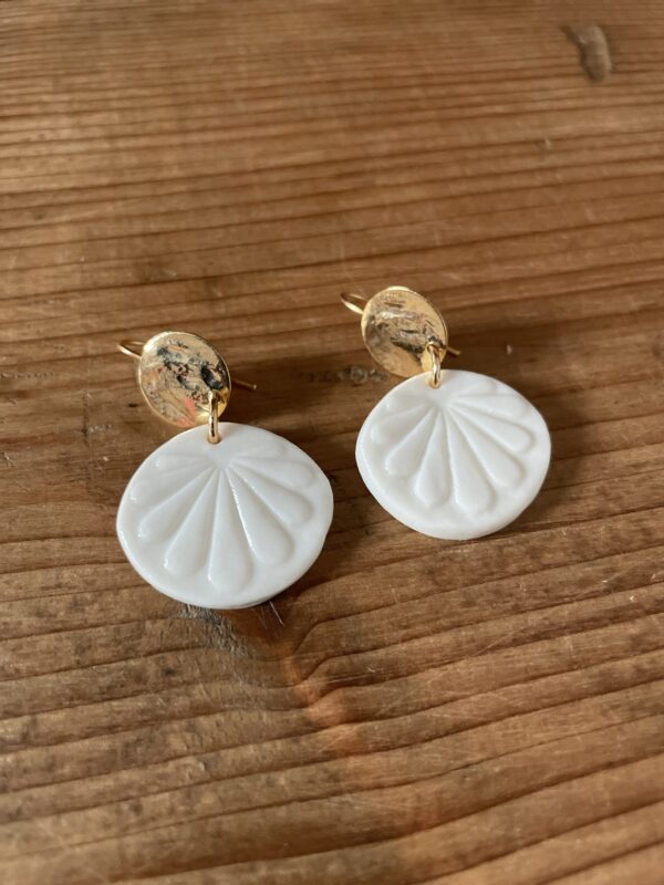 Petites boucles d’oreilles esprit coquillage