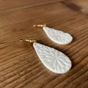 Boucles d’oreilles simples et texturées