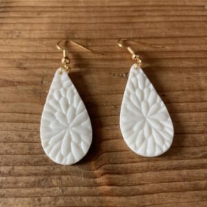 Boucles-d-oreilles-texturées-porcelaine