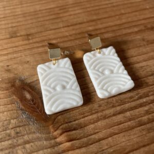 Boucles-d-oreilles-rectangles-texturés-porcelaine