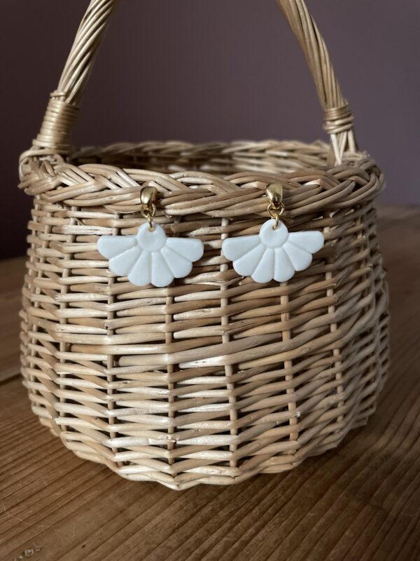 Boucles d’oreilles demi-fleur – Image 3