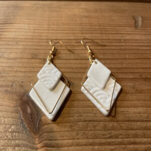 Boucles-d-oreilles-losanges-géométriques-porcelaine
