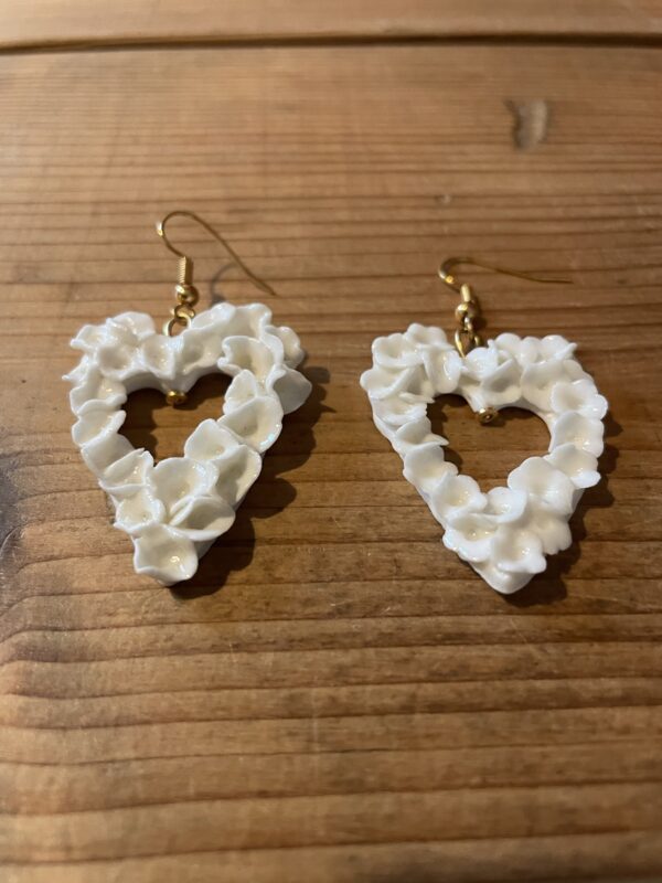 Boucles d’oreilles cœurs fleuris – Image 2