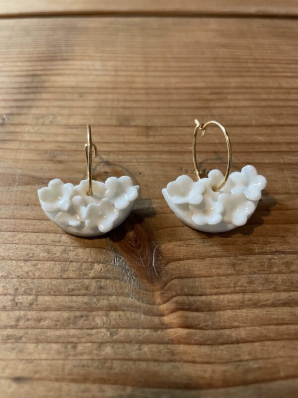 Petites créoles demis ronds fleuris – Image 2