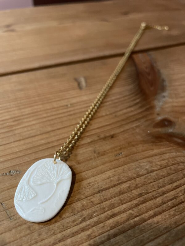 Collier ovale impression gingko – Image 2
