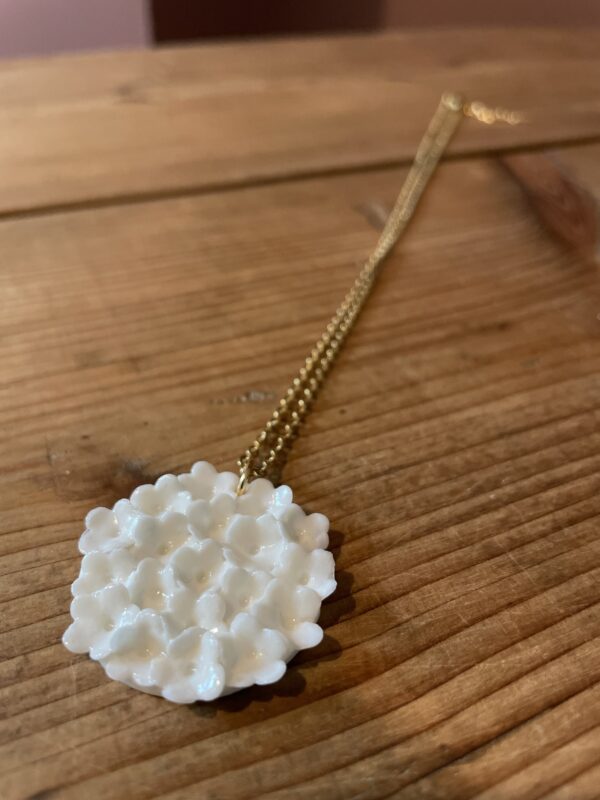 Collier rond fleuri – Image 2