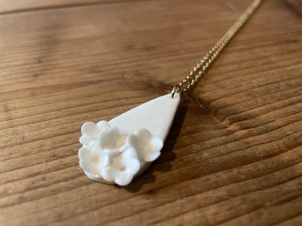 Collier goutte fleurie