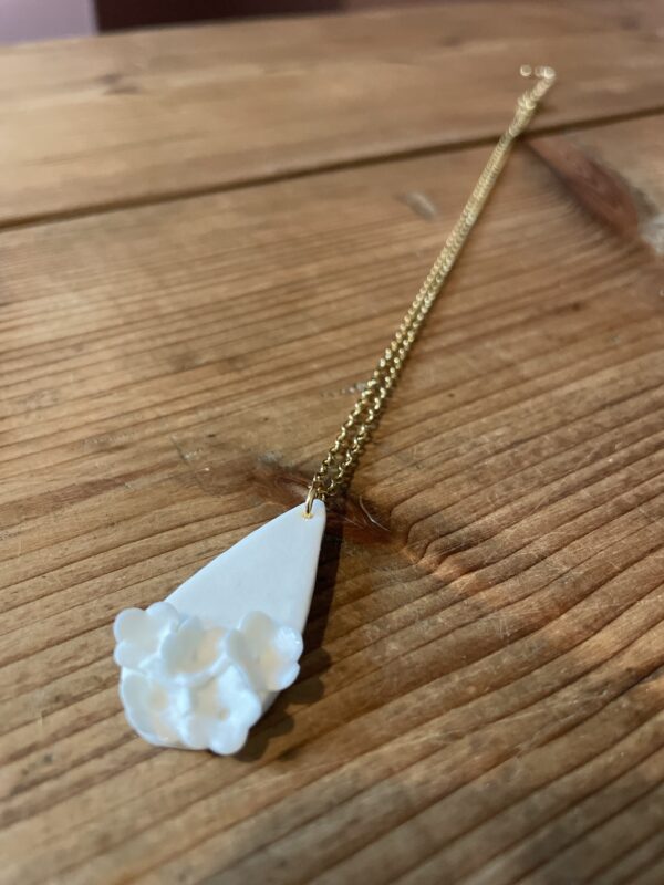 Collier goutte fleurie – Image 2