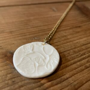 Collier rond impression gingko
