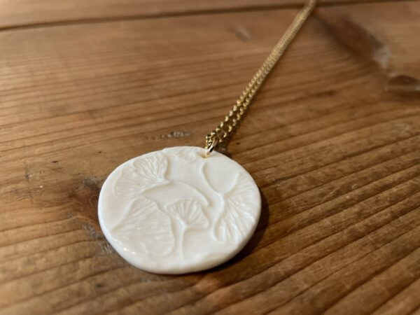 Collier rond impression gingko