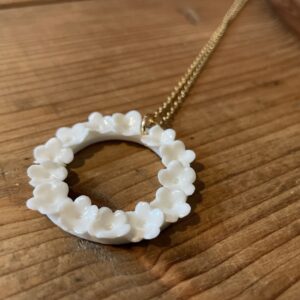 Collier cercle fleuri 2 émaillé