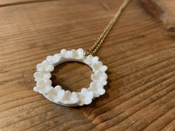 Collier cercle fleuri 2 émaillé
