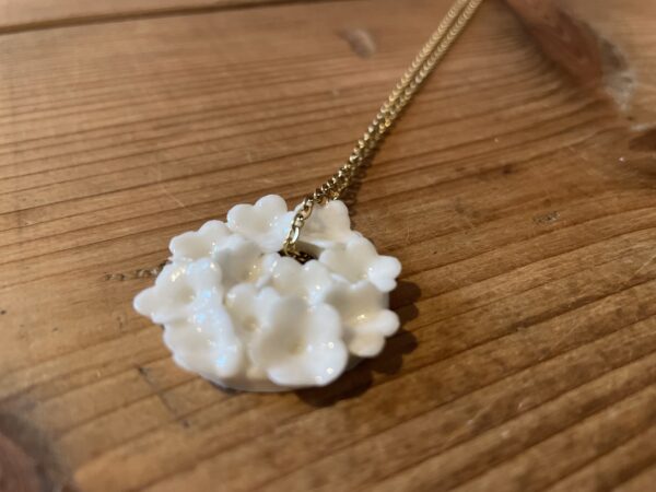 Collier rond fleuri2