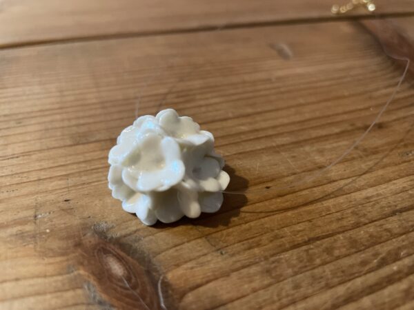 Collier demi-perle fleurie