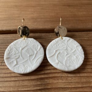 Boucles-d-oreilles-rond-gingko-porcelaine-fait-main