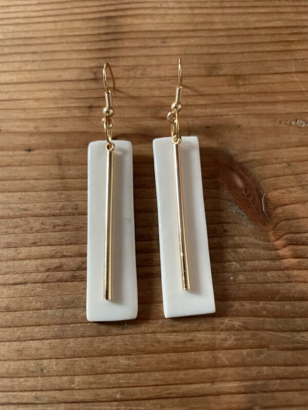 Boucles d’oreilles rectangle simple et sa tige doré – Image 2
