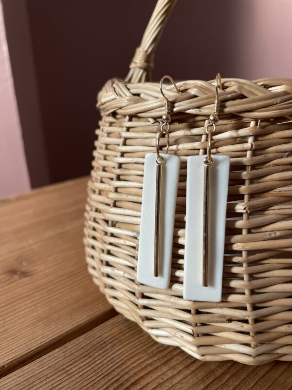 Boucles d’oreilles rectangle simple et sa tige doré – Image 3