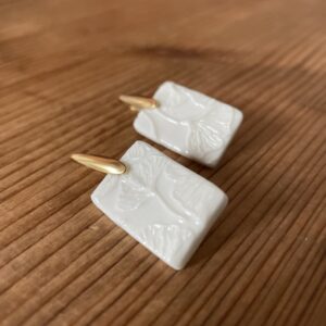 Boucles d’oreilles petit rectangle texture gingko
