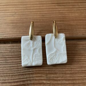 Boucles-d-oreilles-rectangle-porcelaine-gingko-fait-main