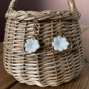 Boucles-d-oreilles-fleur-porcelaine-fait-main
