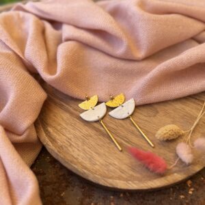 Boucles d’oreilles dorées et son demi rond gingko