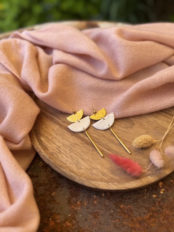Boucles d’oreilles dorées et son demi rond gingko
